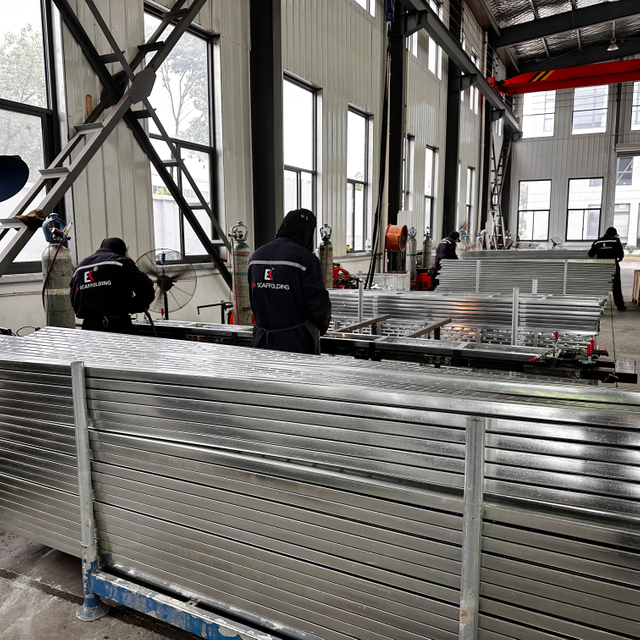 닫힌 강철 판자