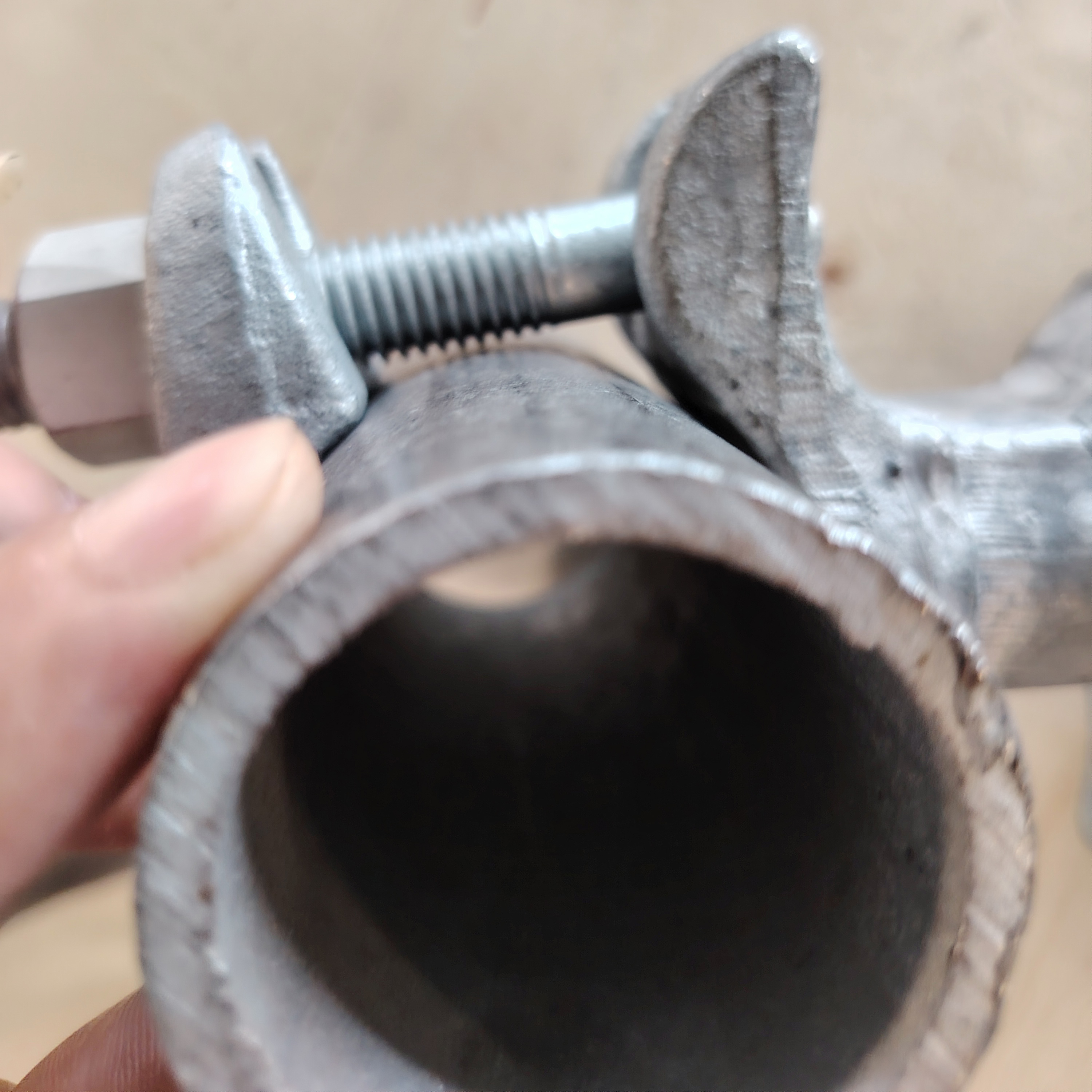 특수형 비계 클램프 