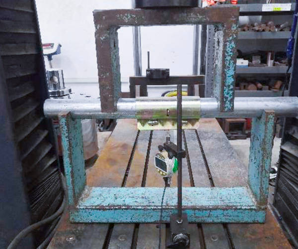 테스트에서 눌린 슬리브 커플러