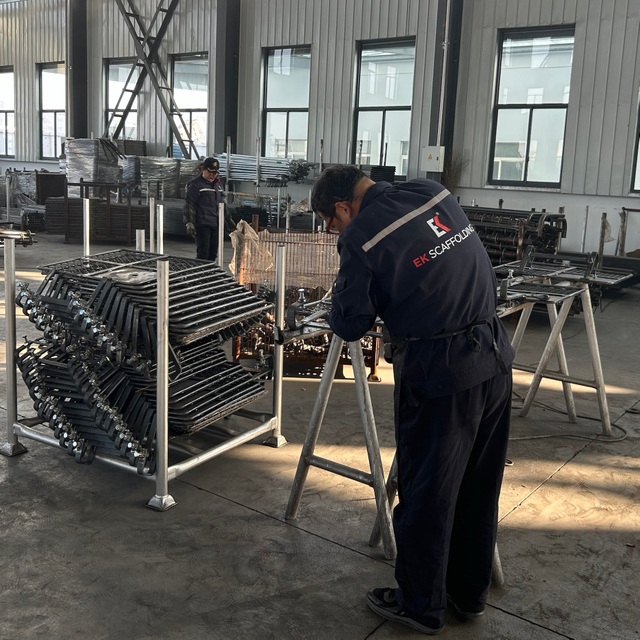 스캐 폴딩 트랩 도어