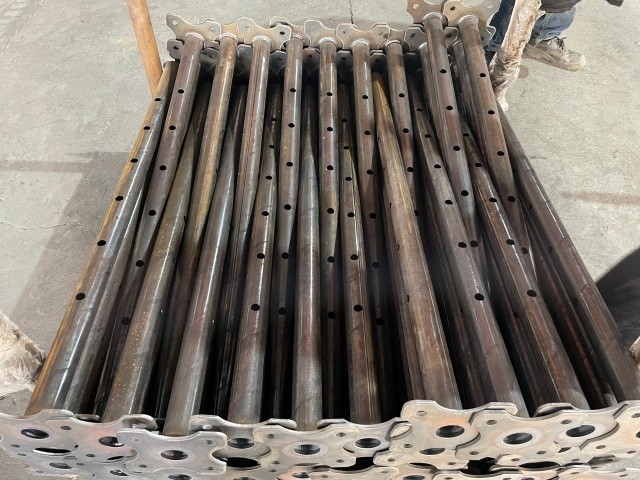 강철 지지대 내부 튜브 용접