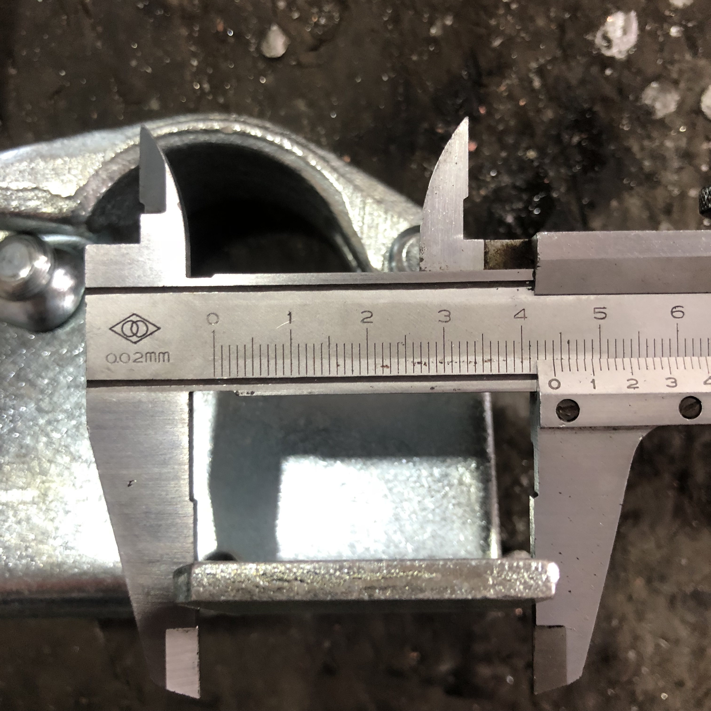 단조 보드 유지 커플러