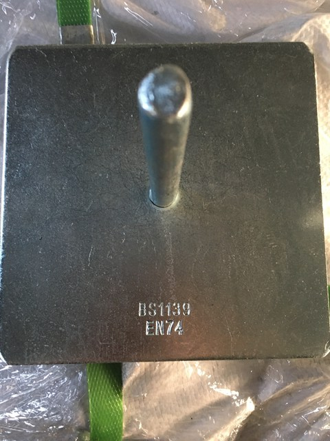 BS1139 EN74 아연 도금 스캐 폴딩 라운드 바베이스 플레이트