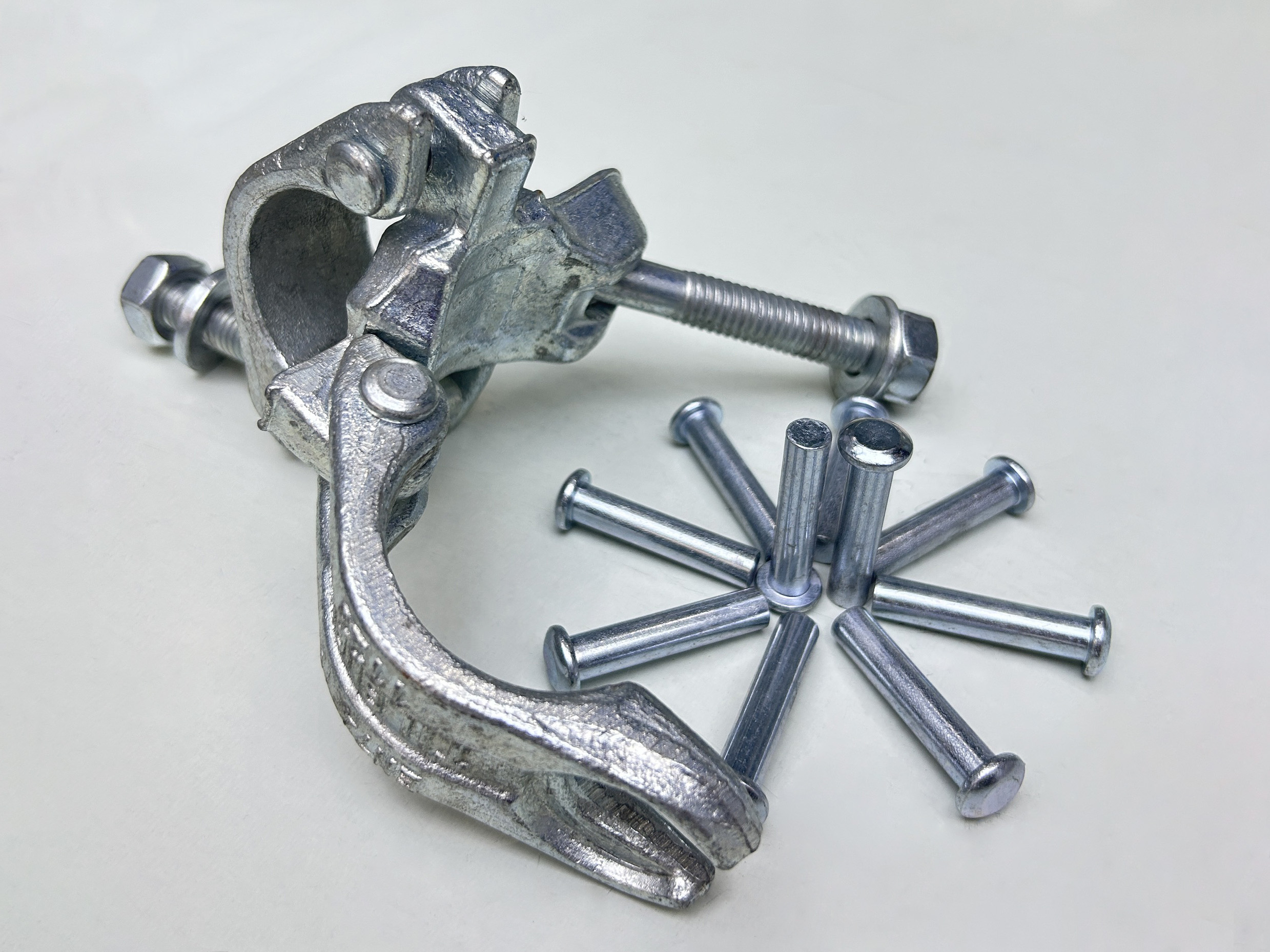 더블 커플러 베이스 리벳