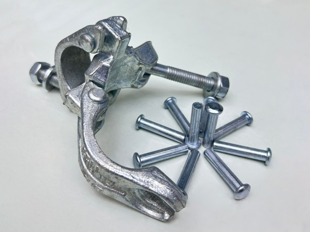 더블 커플러 베이스 리벳