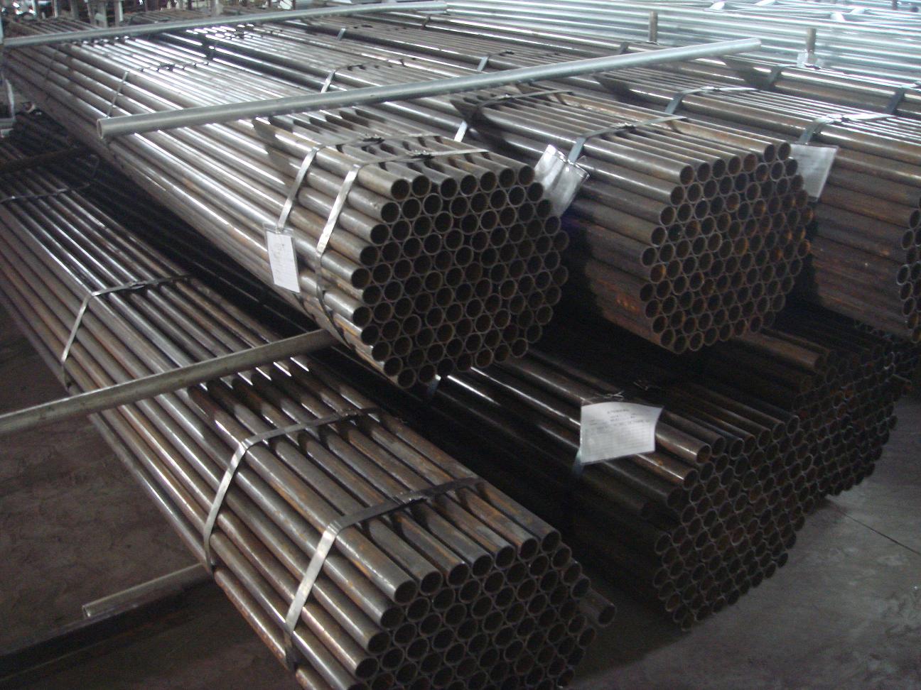 검은 색 스캐 폴딩 파이프