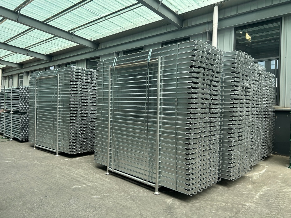 후크가 있는 비계 판자