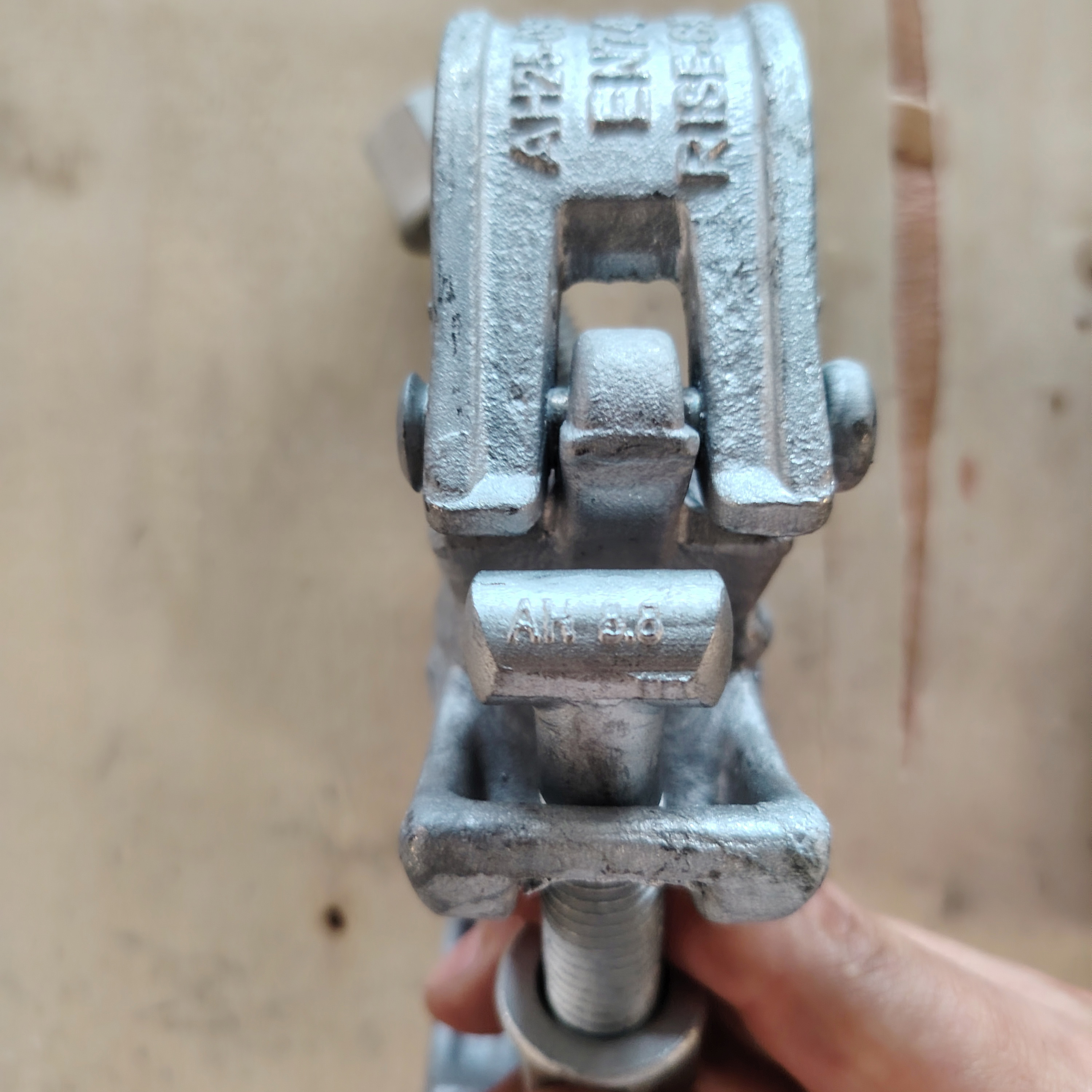 디스턴스 커플러 - 74mm 특수형 비계 클램프