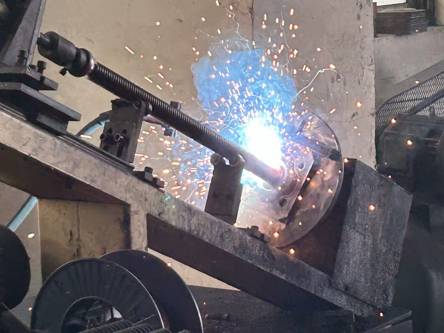 베이스 잭 용접 