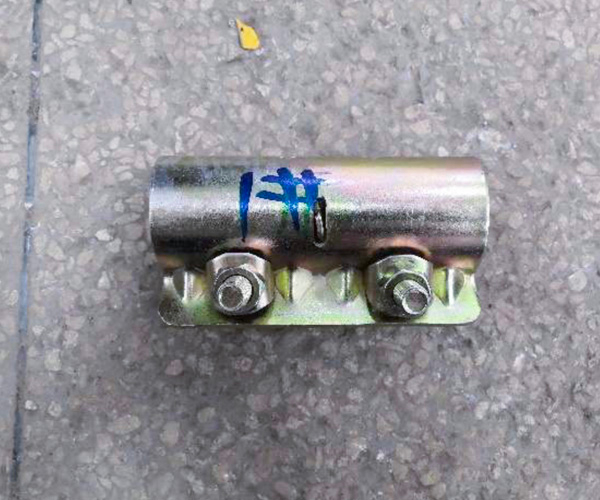 테스트 후 눌린 슬리브 커플러