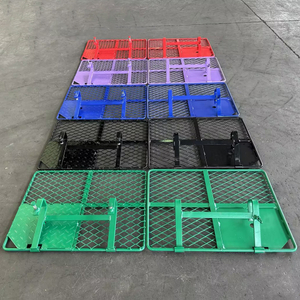 다양한 색상의 비계 트랩 도어