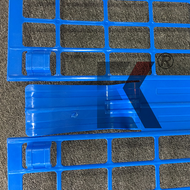 스프링 스캐 폴딩 게이트