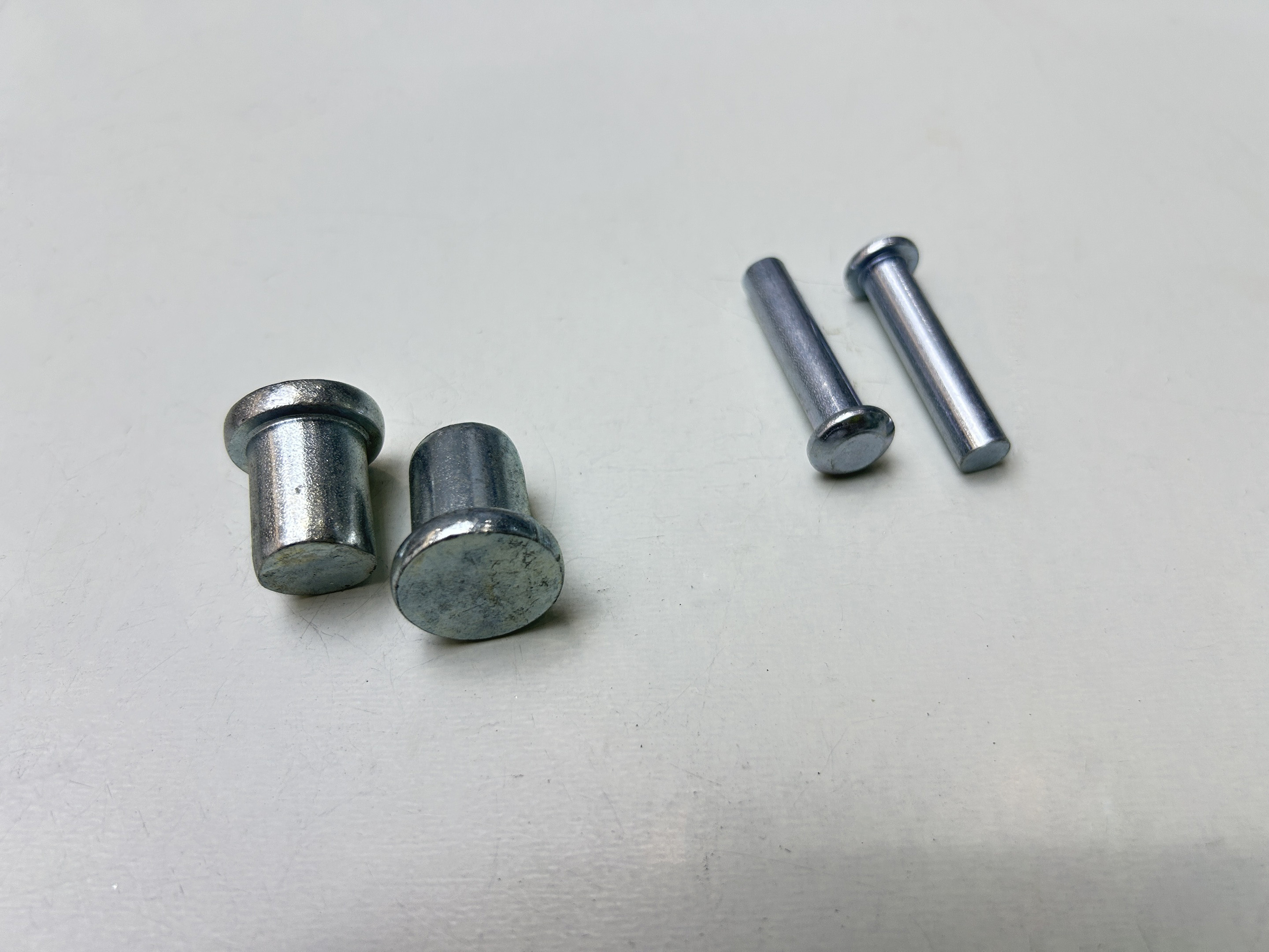 비계 커플러 리벳