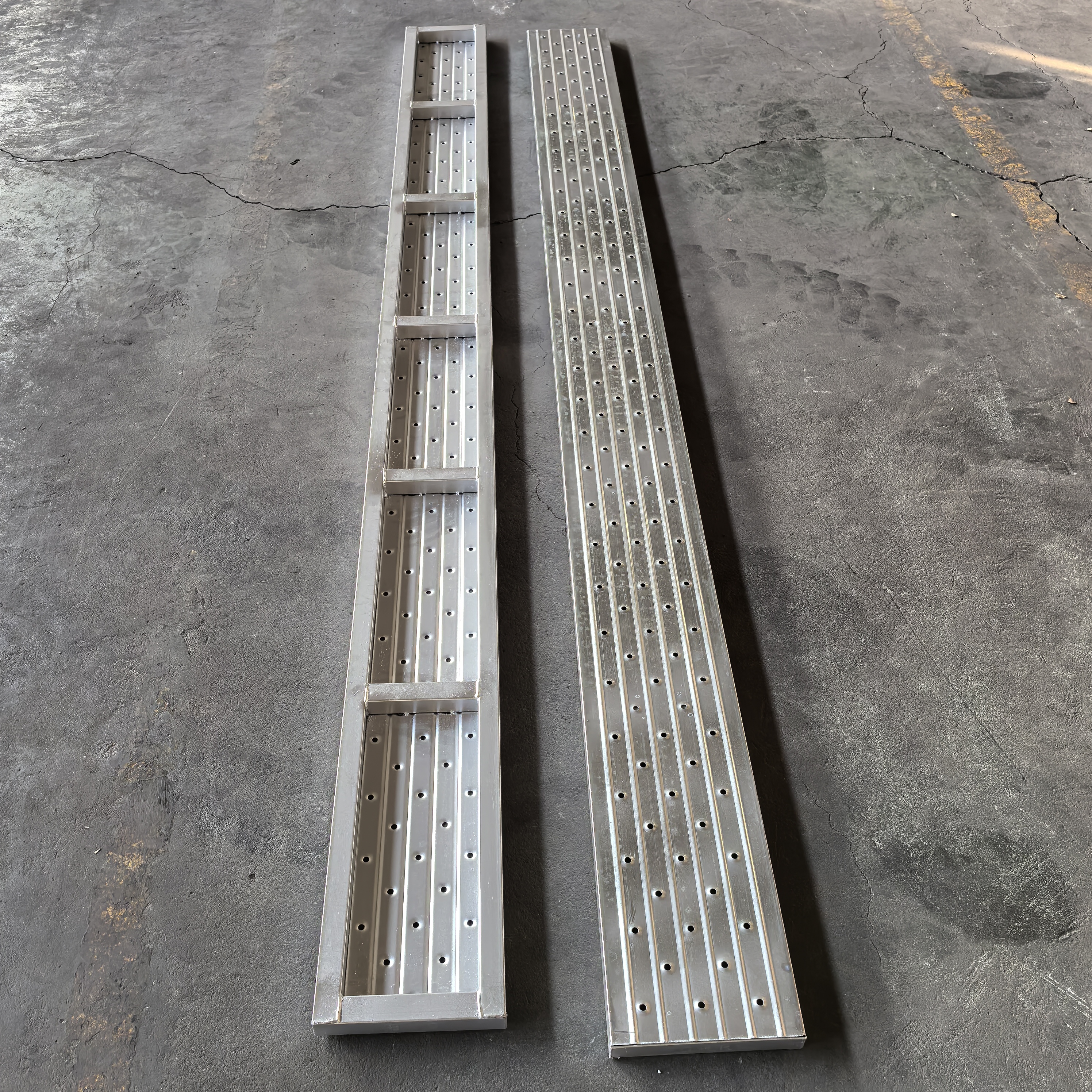 폐쇄 된 강철 판자 