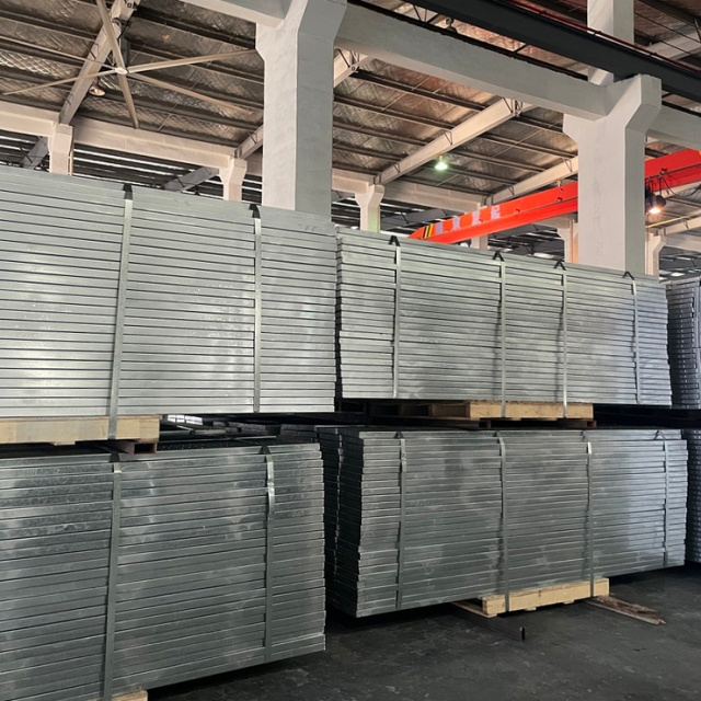 닫힌 강철 판자