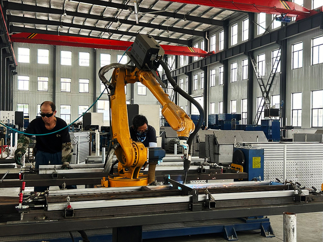 닫힌 강철 판자 용접