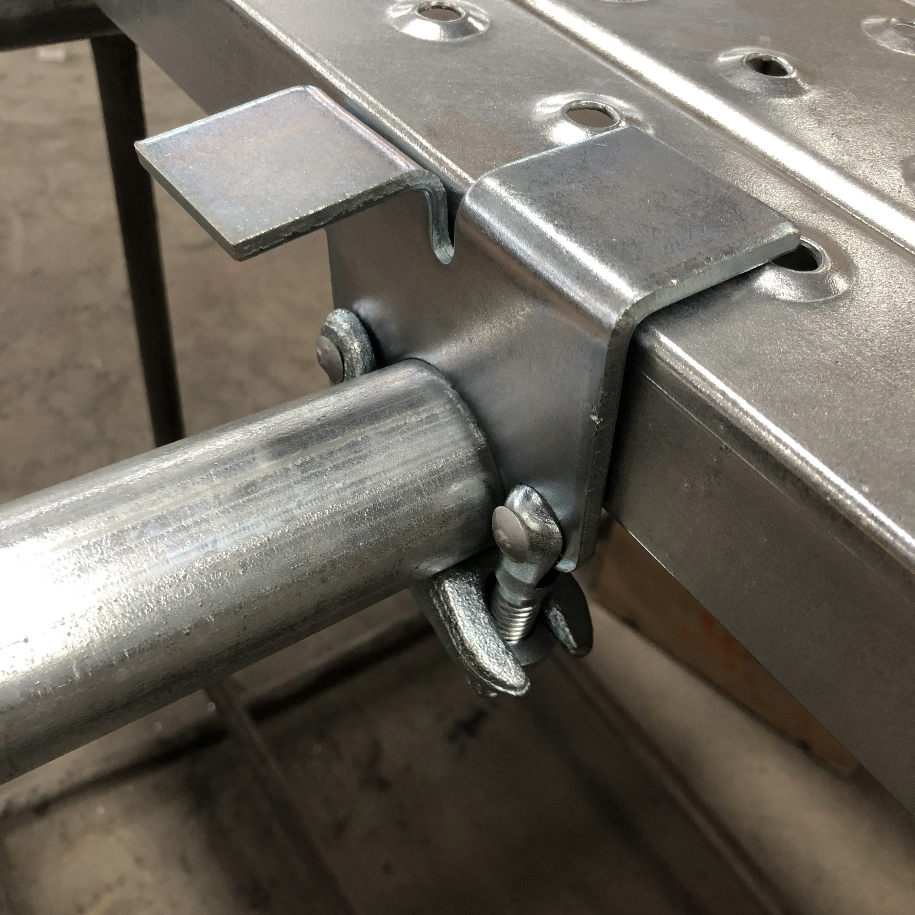 단조 보드 유지 커플러