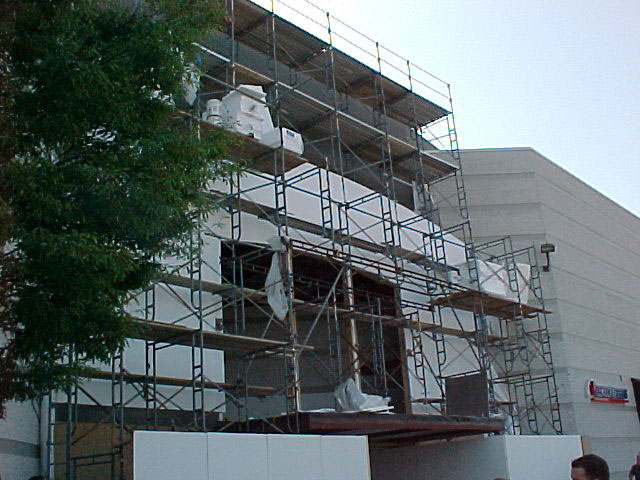 스캐 폴딩 프레임을 통과하는 산책 응용