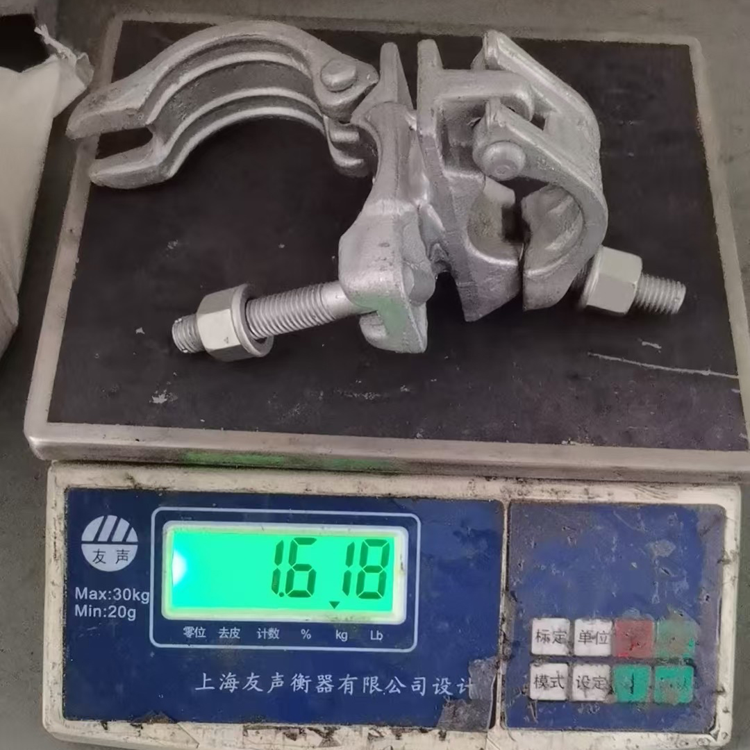 특수한 형태의 비계 클램프 