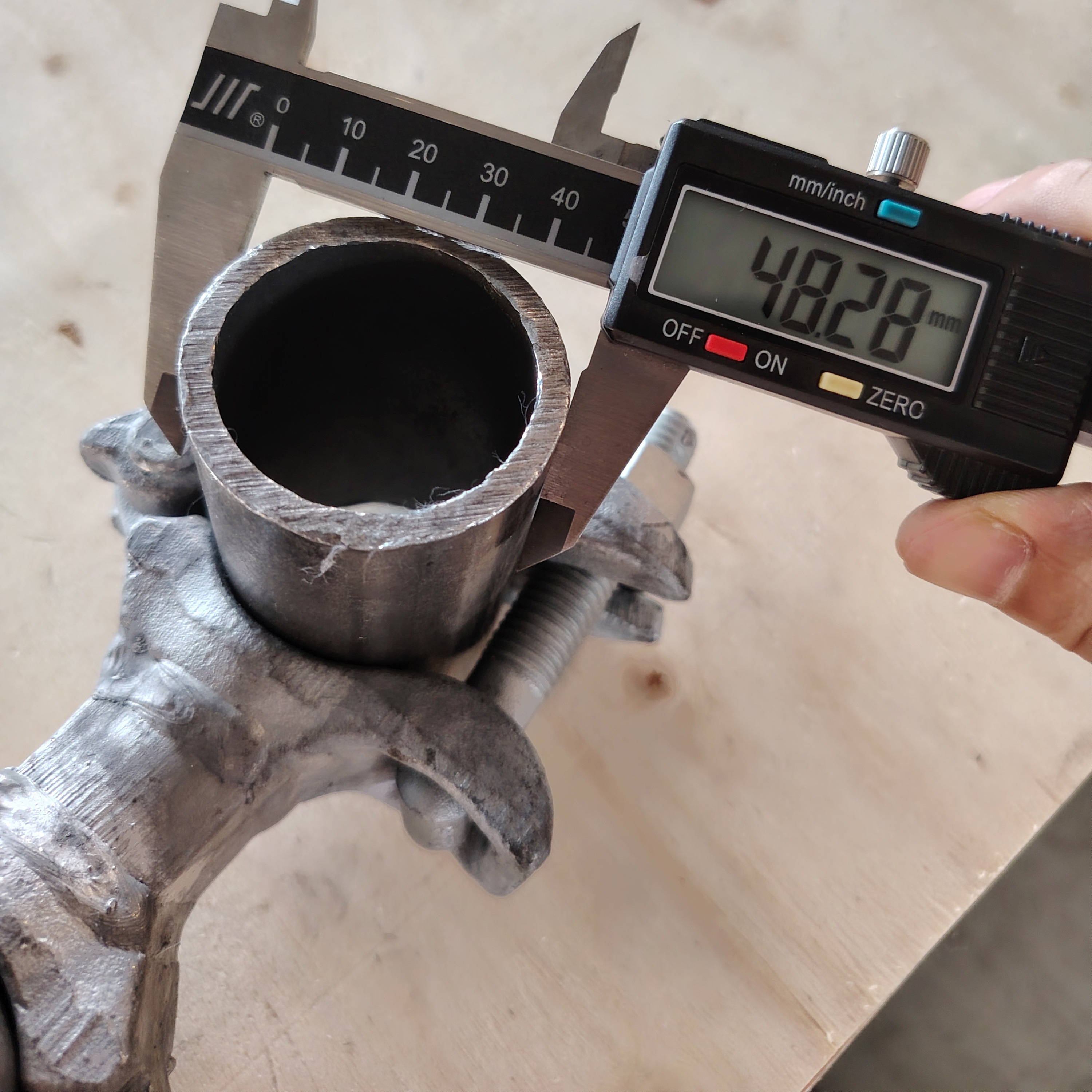 특수형 비계 클램프 거리 커플러 - 98mm 