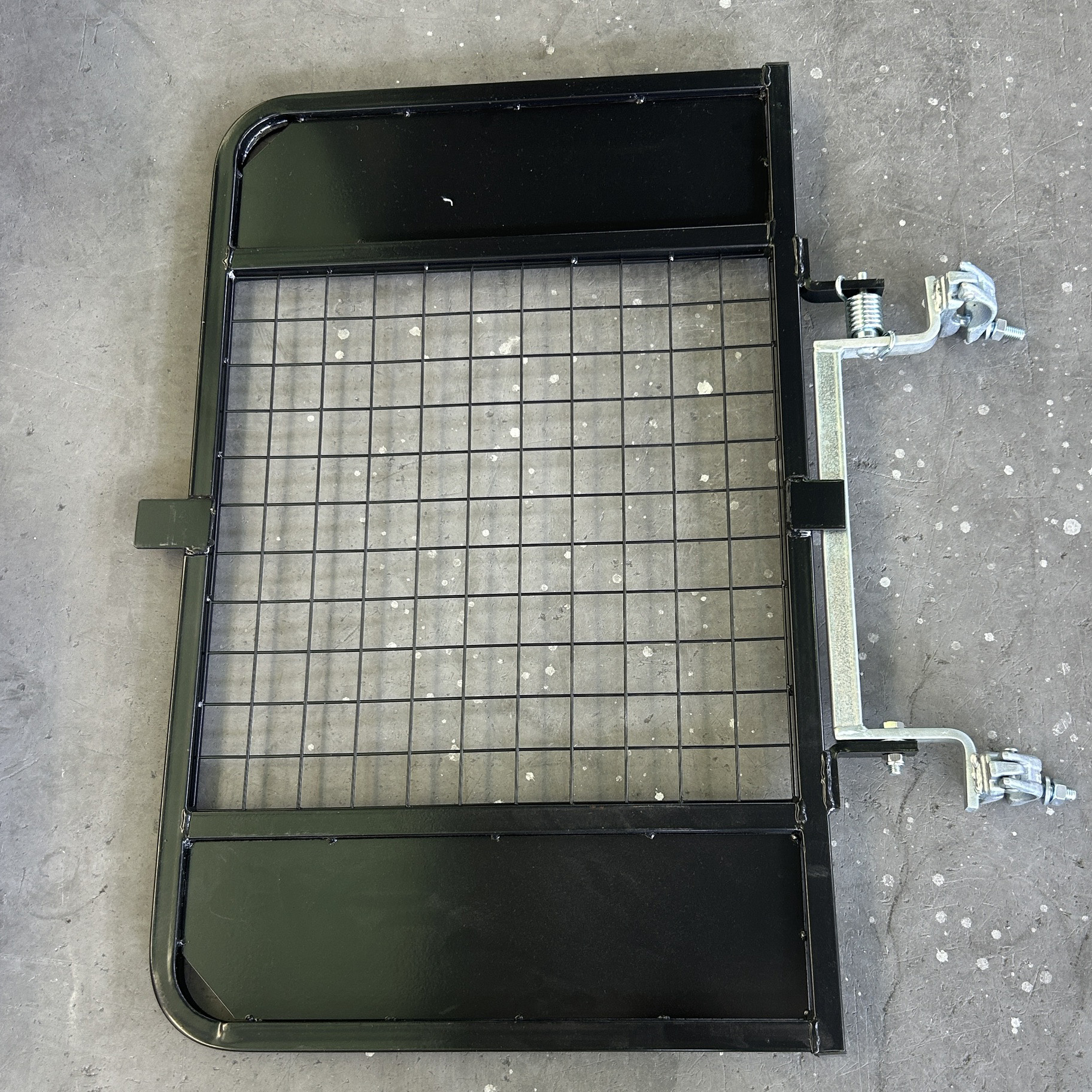 검은색 가역 사다리 출입문 