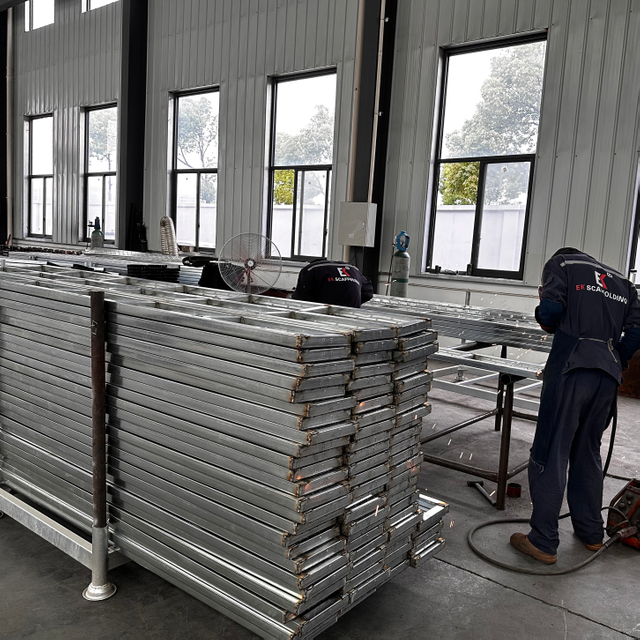 닫힌 강철 판자