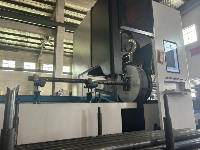 비계 버팀대 내부 튜브 절단