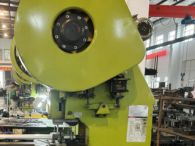 알루미늄 빔 펀칭