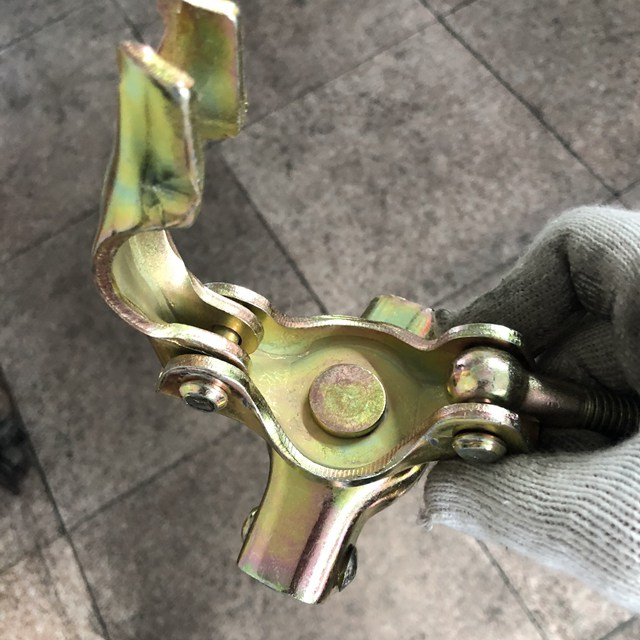 EN74 BS1139 프레스 클램프 스캐 폴딩 스위블 이동 가능한 커플러 피팅